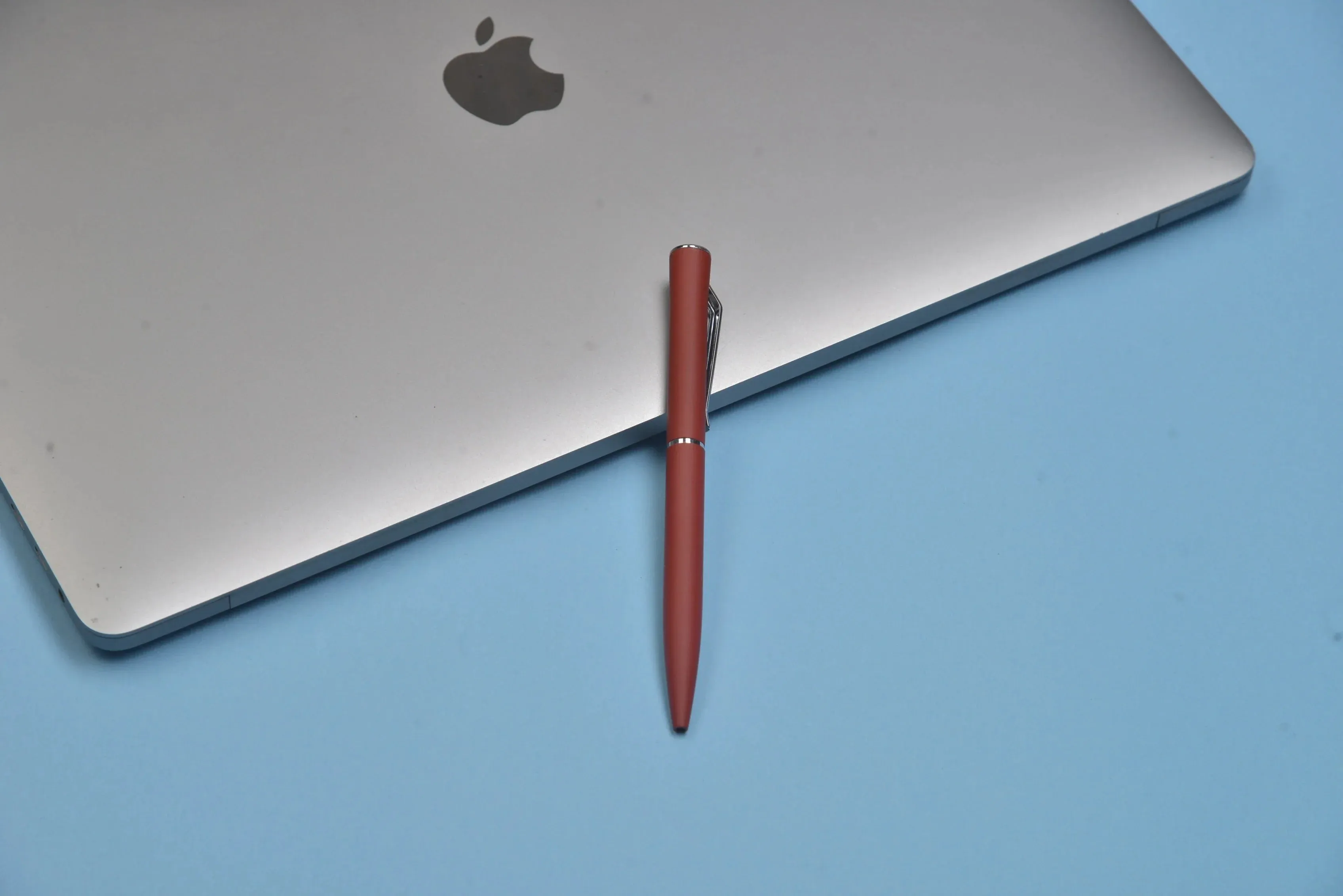 Classy Metal Flip Diary   Classic Metal Pen - Tan