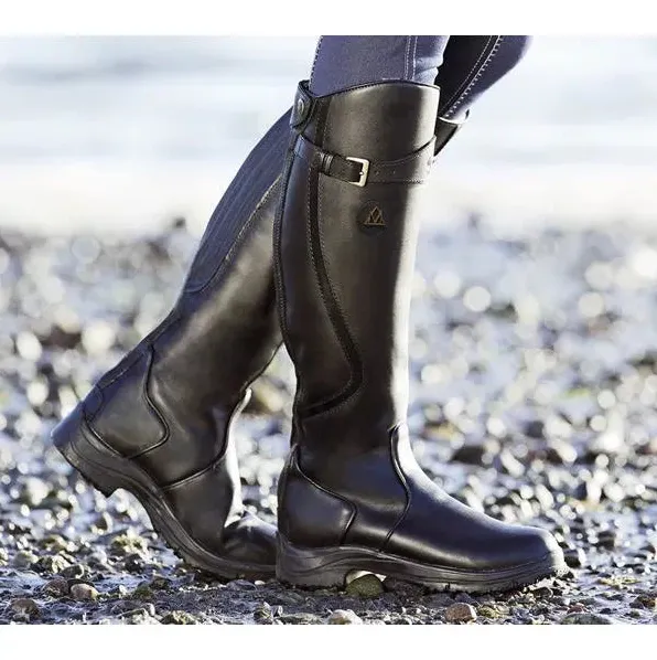 Durable, breathable, waterproof women's hiking boots