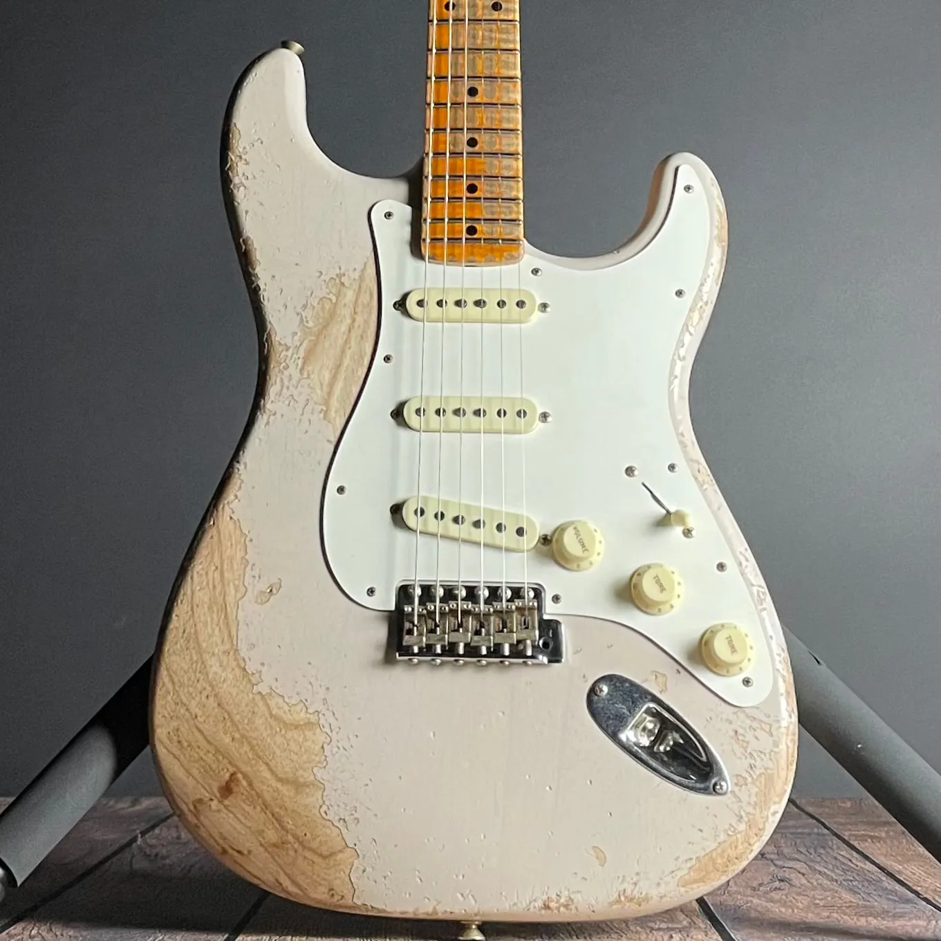 Fender Custom Shop LTD Red Hot Stratocaster, Super Heavy Relic- Aged Dirty White Blonde (7lbs 7oz)